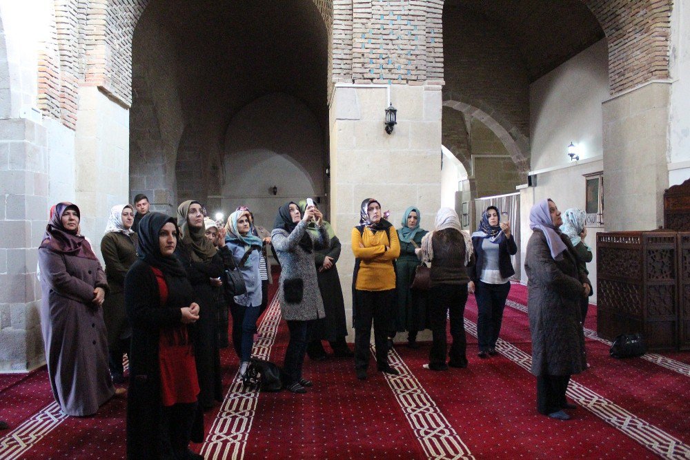 Ak Parti Hakkari Kadın Kolları Üyeleri, Battalgazi’yi Gezdi