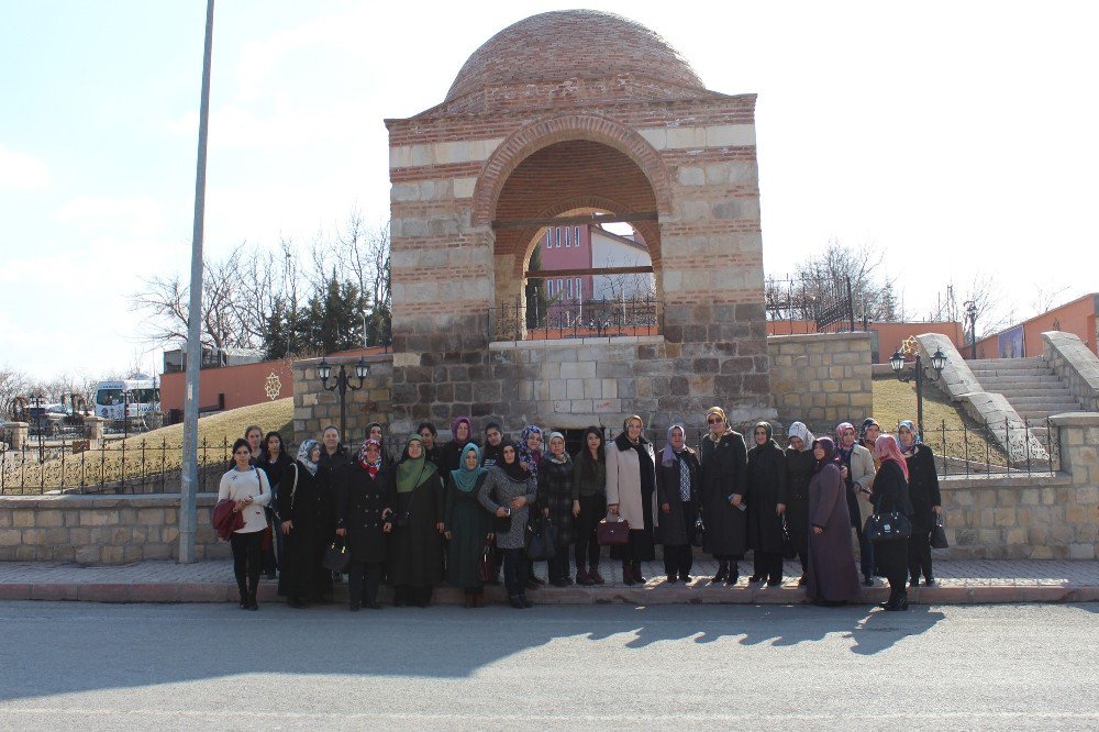 Ak Parti Hakkari Kadın Kolları Üyeleri, Battalgazi’yi Gezdi