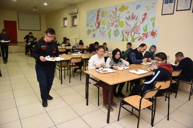 Engelli Okullarında Her Gün 5 Bin Öğrenciye Yemek