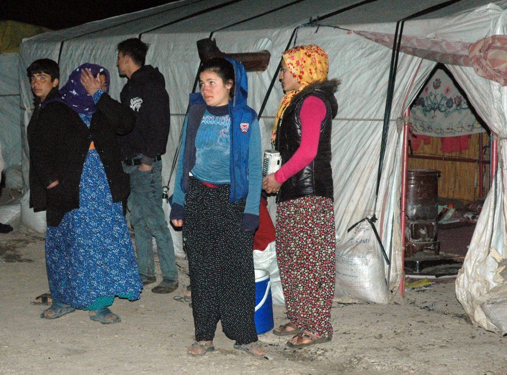 Mevsimlik Tarım İşçilerinin Kaldığı Çadırlar Yandı