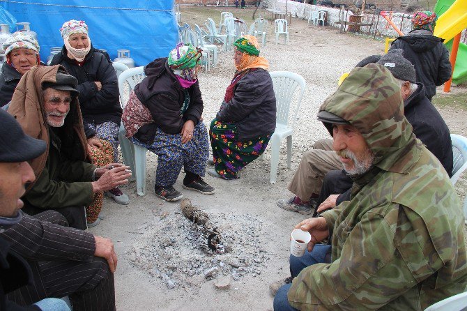 Deprem Bölgesinde Kar Yağışı Başladı