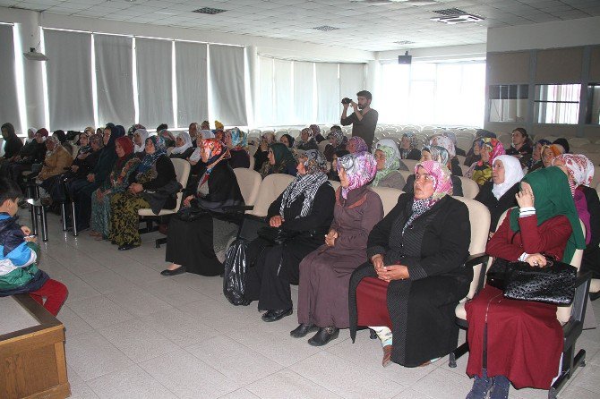 Kadın Gezici Semt Pazarcılarıyla Toplantı Yapıldı