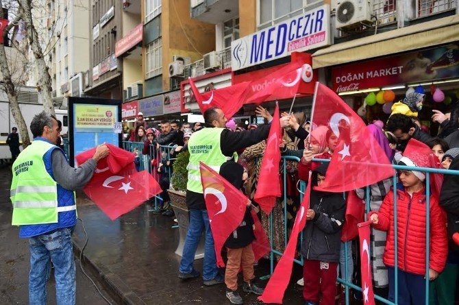 12 Şubat Kahramanları Anısına 12 Bin Türk Bayrağı