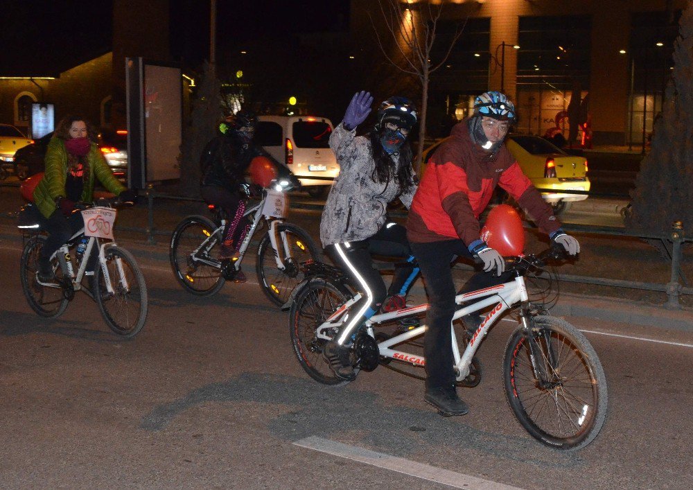 ’Bisiklet Aşktır’ Diyerek Pedalladılar