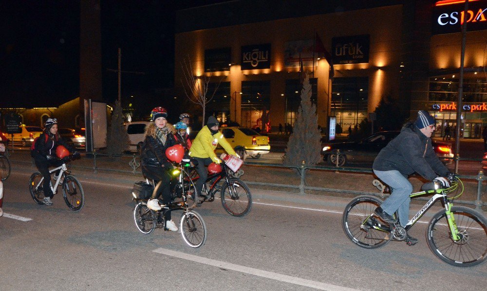 ’Bisiklet Aşktır’ Diyerek Pedalladılar