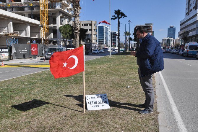 İzmir Adliyesine Kahramanın Mezar Taşı Konuldu