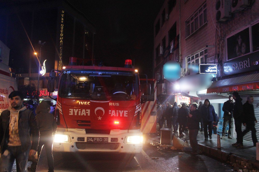 Kağıthane’de Molotoflu Ve Ses Bombalı Saldırı