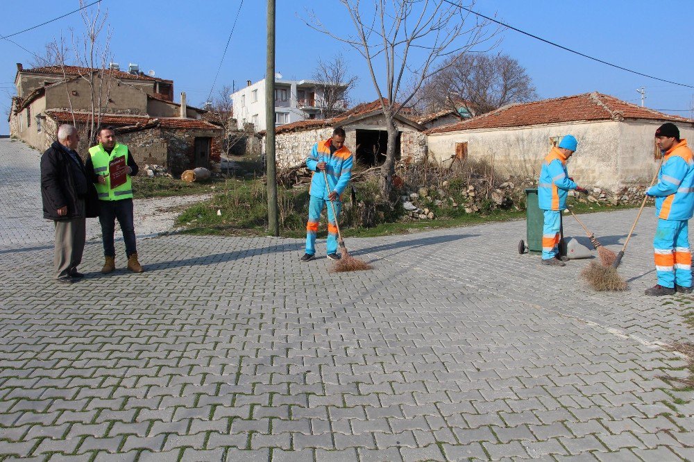 Kuşadası Belediyesi Temizlik Çalışmaları Sürüyor