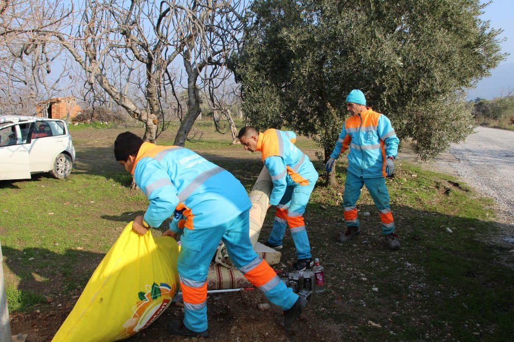 Kuşadası Belediyesi Temizlik Çalışmaları Sürüyor