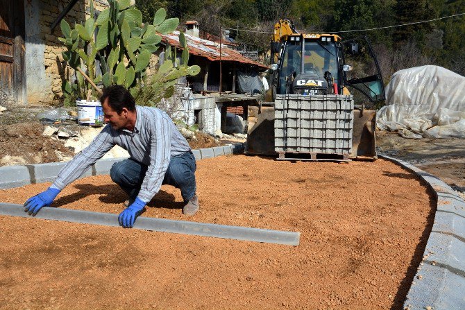 Manavgat Çardak Mahallesi Sokakların Parke Taşı