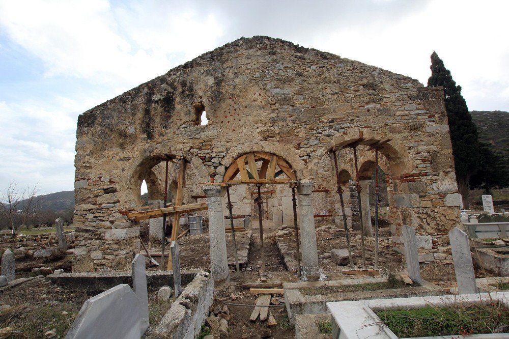 Tarihi Çeşmeköy Camii Restore Ediliyor