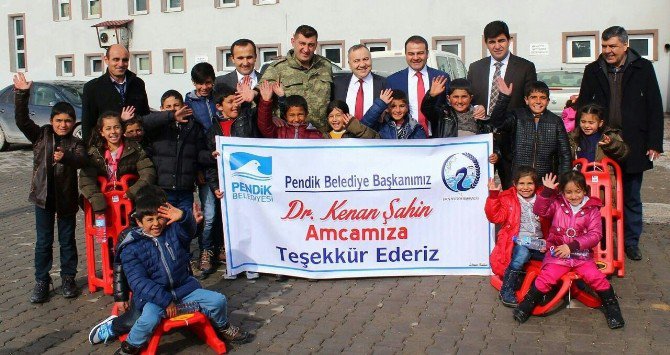 Ercişli Çocuklara Pendik’ten 500 Kızak