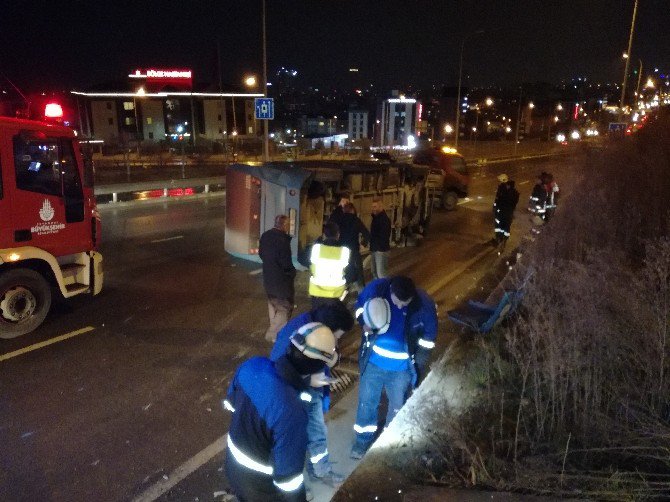 Pendik’te Yolcu Minibüsü Devrildi: 1 Yaralı