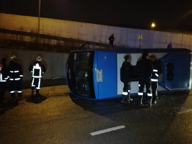 Pendik’te Yolcu Minibüsü Devrildi: 1 Yaralı