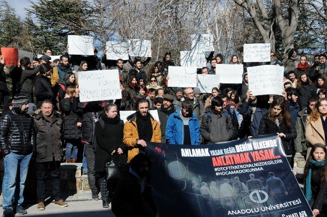 Üniversite Öğrencilerinden İhraç Edilen Akademisyenlere Destek