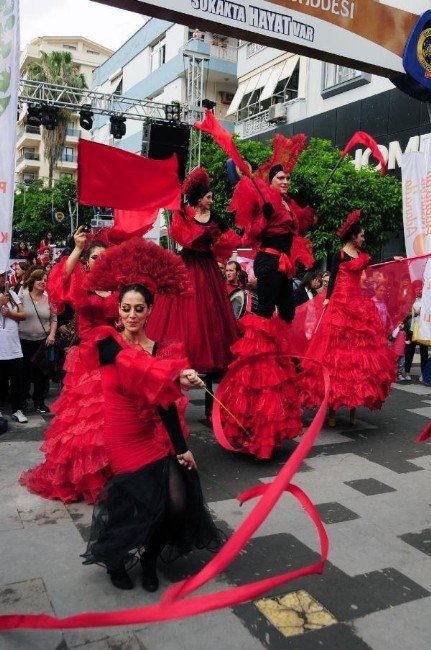 Ziyapaşa’da 14 Şubat’ta Karnaval Havasında Kutlama