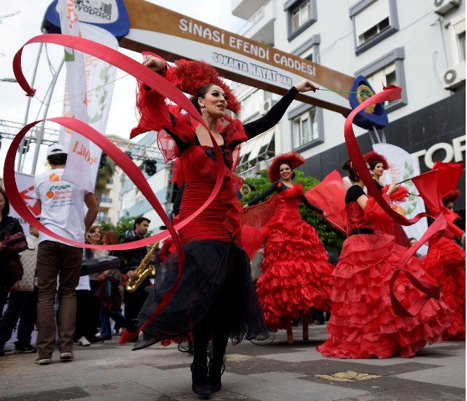 Ziyapaşa’da 14 Şubat’ta Karnaval Havasında Kutlama