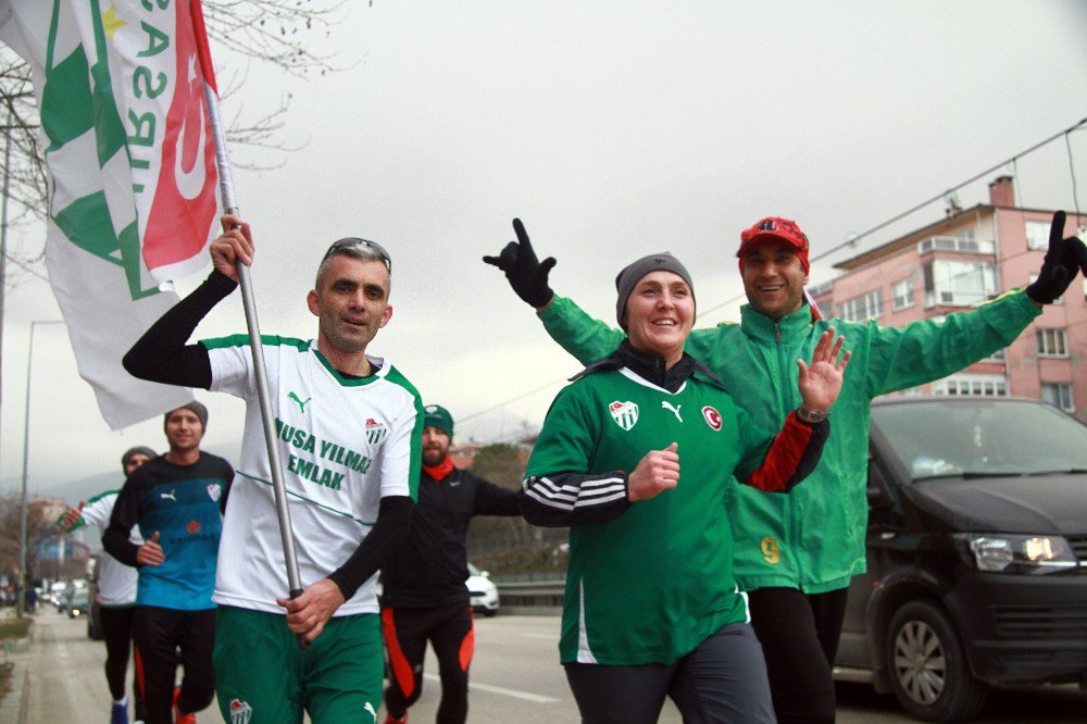 Sevgili İçin 15 Kilometre Koştular