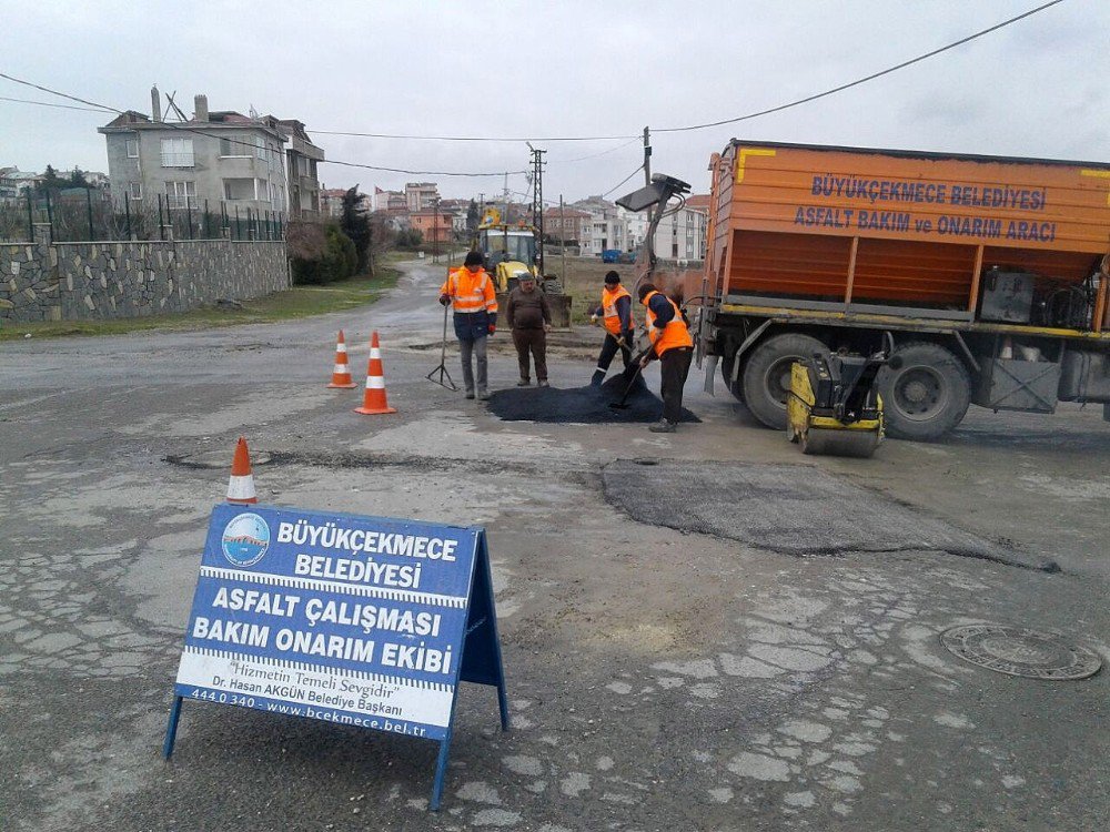 Büyükçekmece Belediyesi Fen İşleri Müdürlüğü Ekipleri Dur Durak Bilmiyor