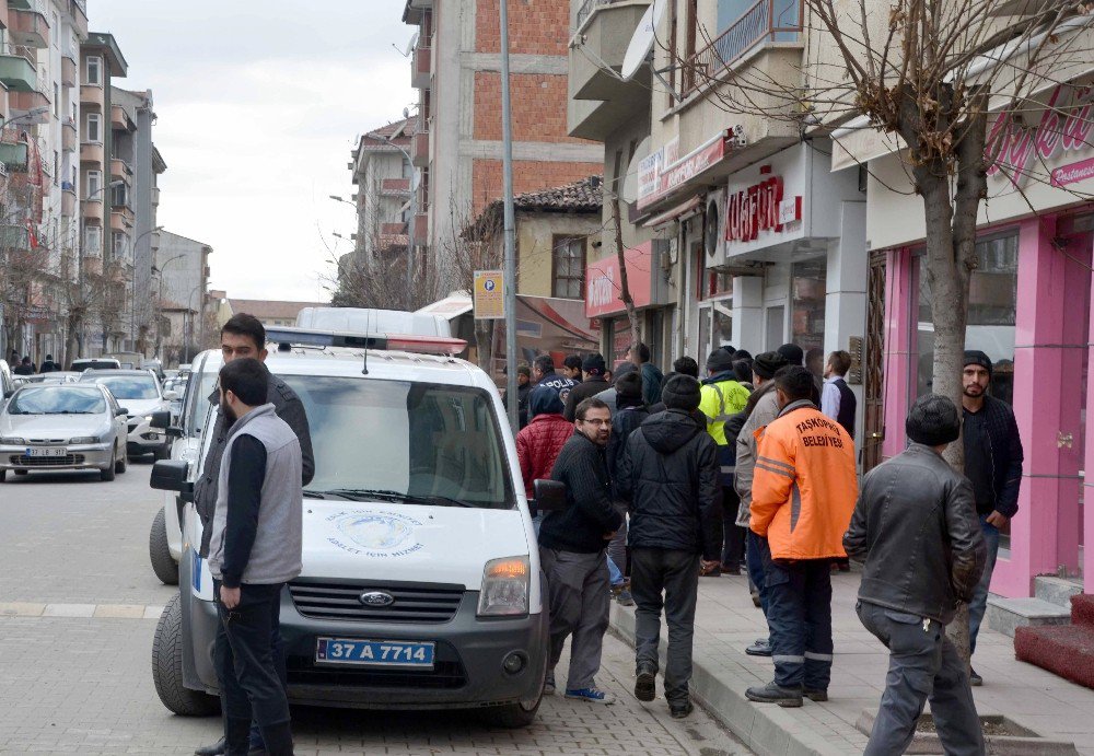 ‘Dur’ İhtarına Uymayan Sürücü Havaya Ateş Edilerek Durduruldu