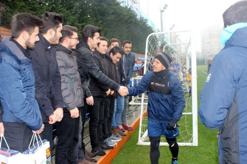 Akademi Lise Öğrencileri, Başakşehir Spor Kulübü’nü Ziyaret Etti