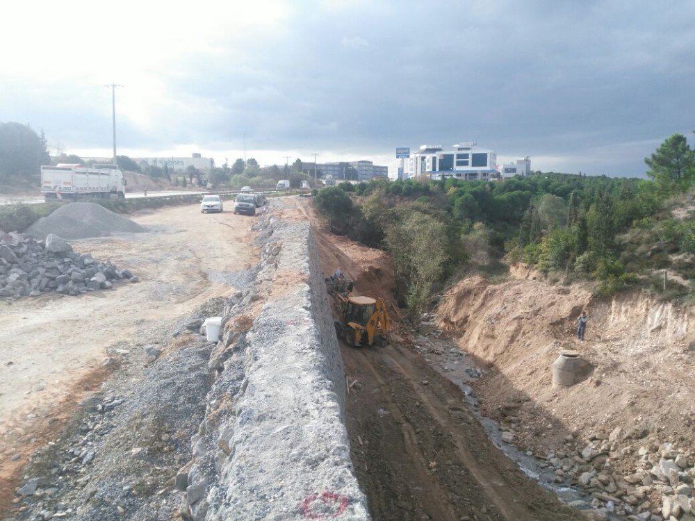 Çayırova Özgürlük Caddesi Yenileniyor