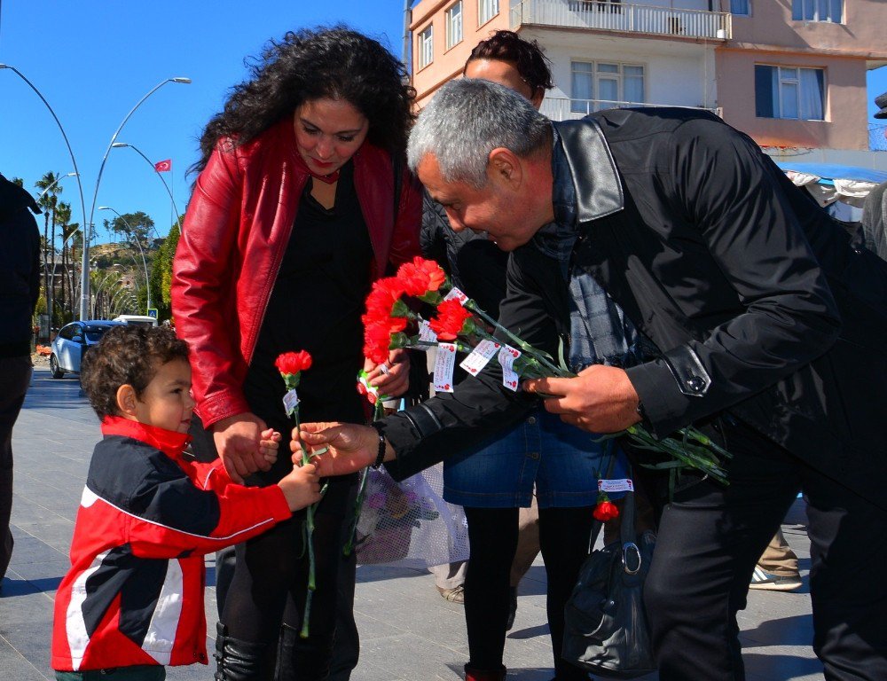 Başkan Sözen’den Sevgililere Karanfil