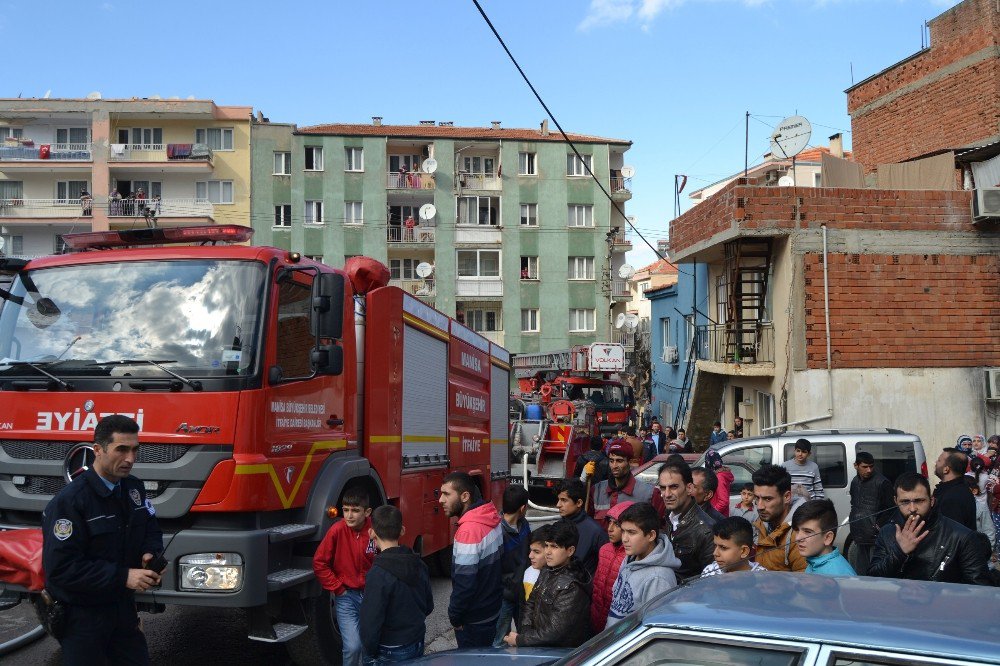 Çakmakla Oynayan 3 Yaşındaki Çocuk Yangın Çıkardı