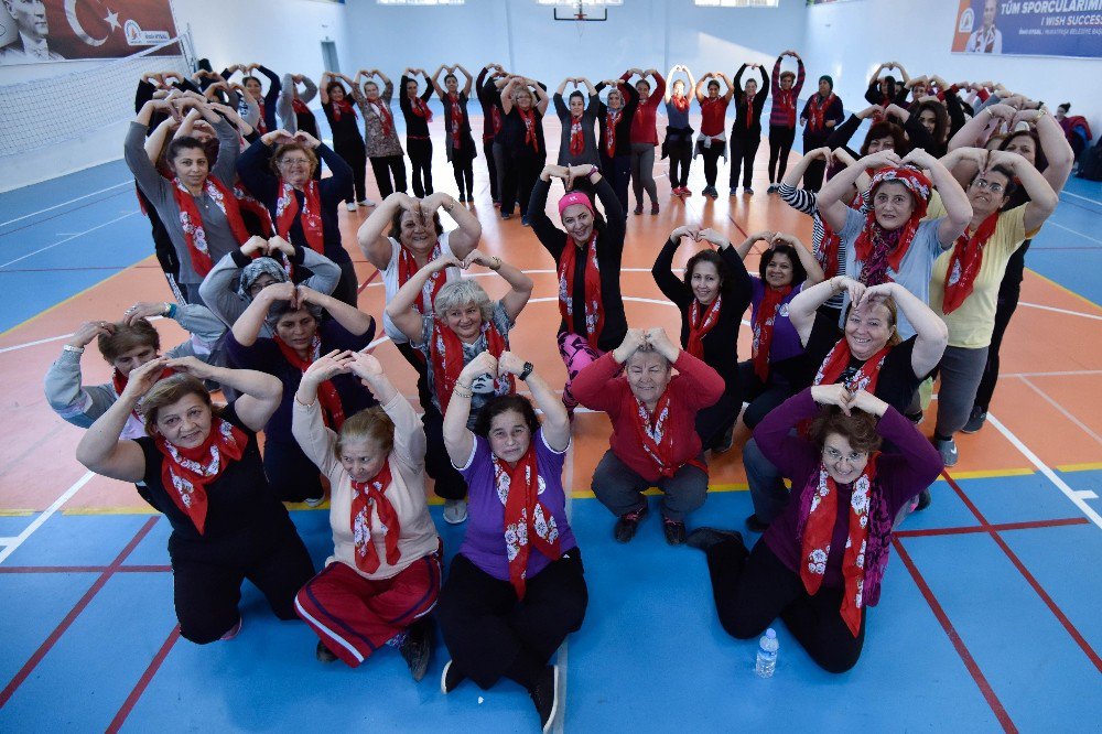 Muratpaşalı Kadınlardan ‘Sevgi Ve Barış’ Sporu