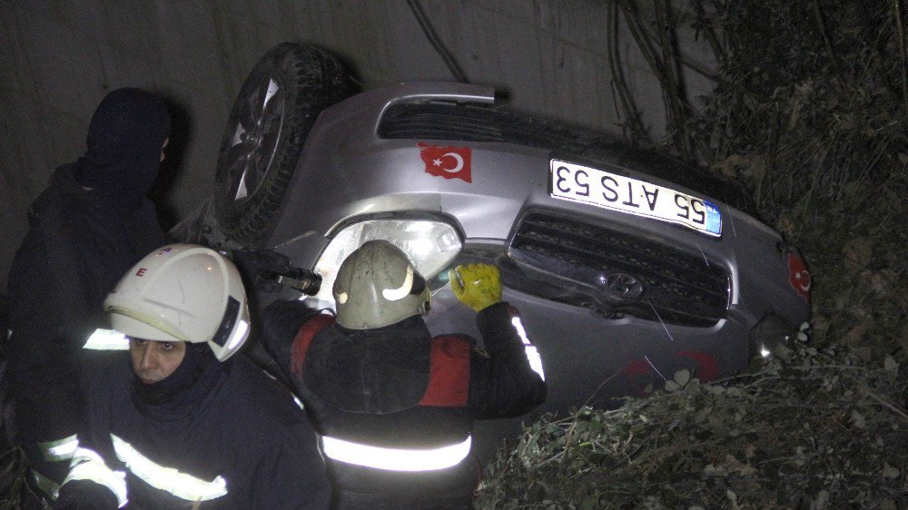 Otomobilin Yuvarlandığı Şarampolde Can Pazarı: 3 Yaralı