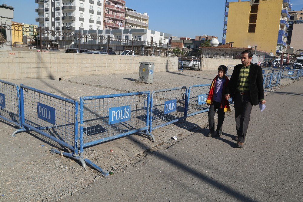 Hakan Şükür’e Kızdı, Oğlunun İsmini Değiştiriyor