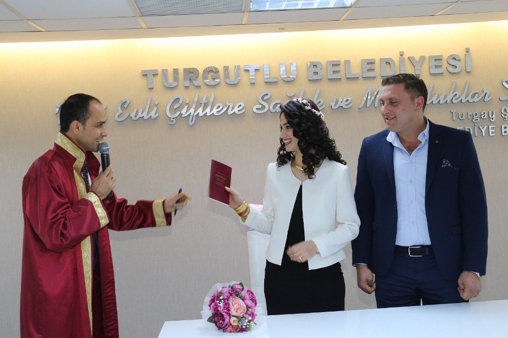 Belediye Nikah Salonu’nda Çifte Mutluluk