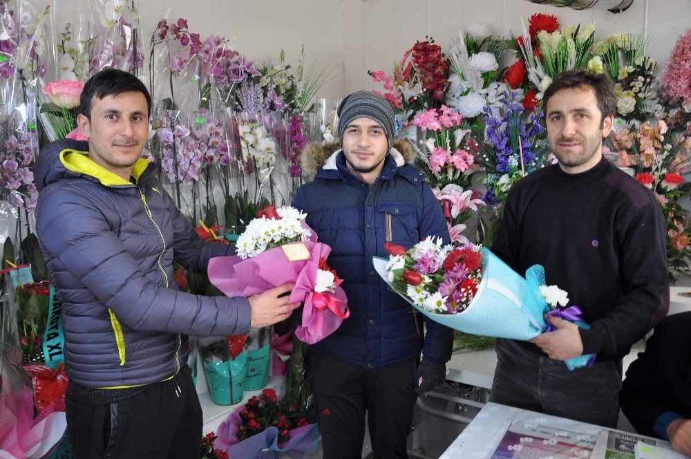 Çiçekçilerde 14 Şubat Yoğunluğu Yaşandı