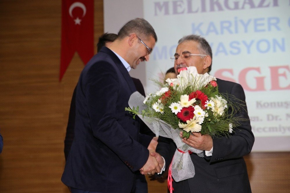 Başkan Büyükkkılıç Ve Eşi Necmiye Büyükkılıç Kariyer Günleri’nin Konuğu Oldu