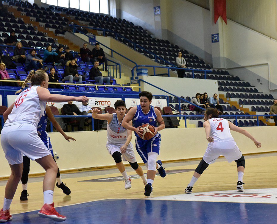 Bornova Becker Spor Seriyi Devam Ettiremedi