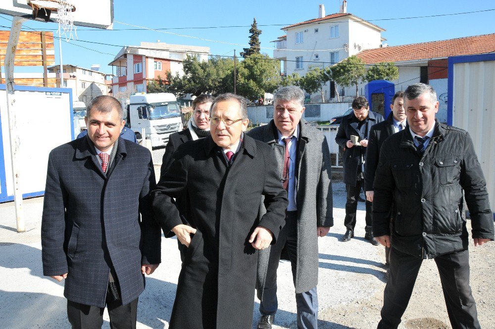 Deprem Bölgesine Yardım Yağıyor