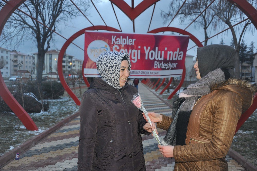 Sevgililer Gününde Kalpler Sevgi Yolunda Birleşti