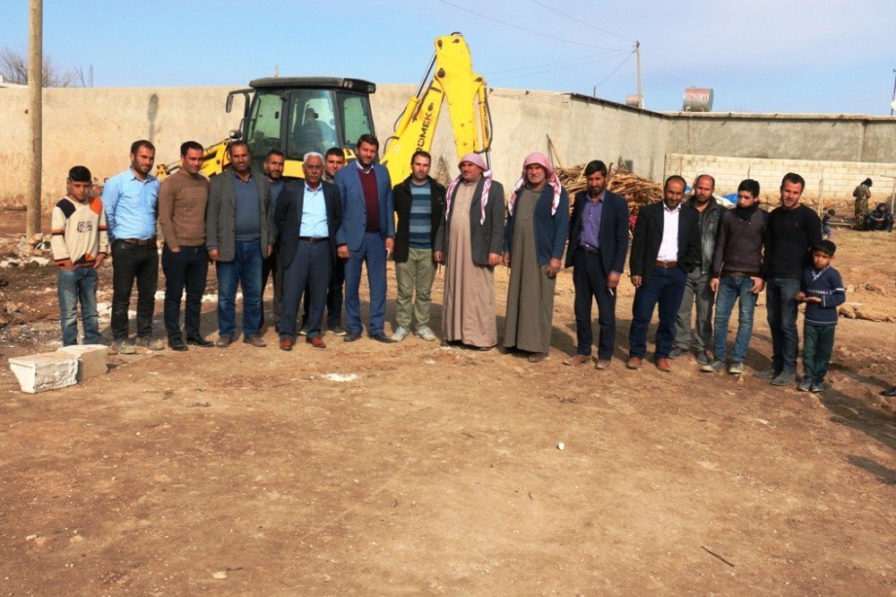 Akçakale Belediyesi Kırsalda Yolsuz Mahalle Bırakmıyor