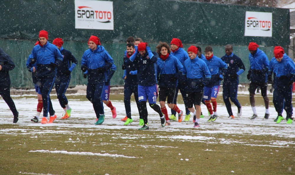 Karabükspor, Antalyaspor Maçına Altyapı Hocası İle Çıkacak