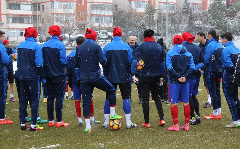 Karabükspor, Antalyaspor Maçına Altyapı Hocası İle Çıkacak