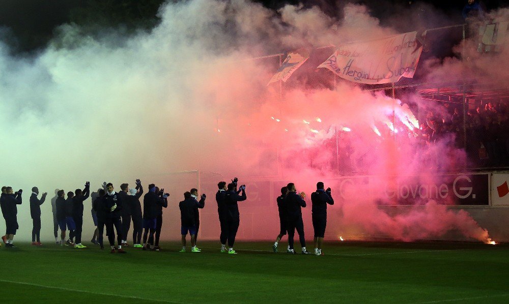 Trabzonspor Taraftarından Takımlarına Sevgi Gösterisi