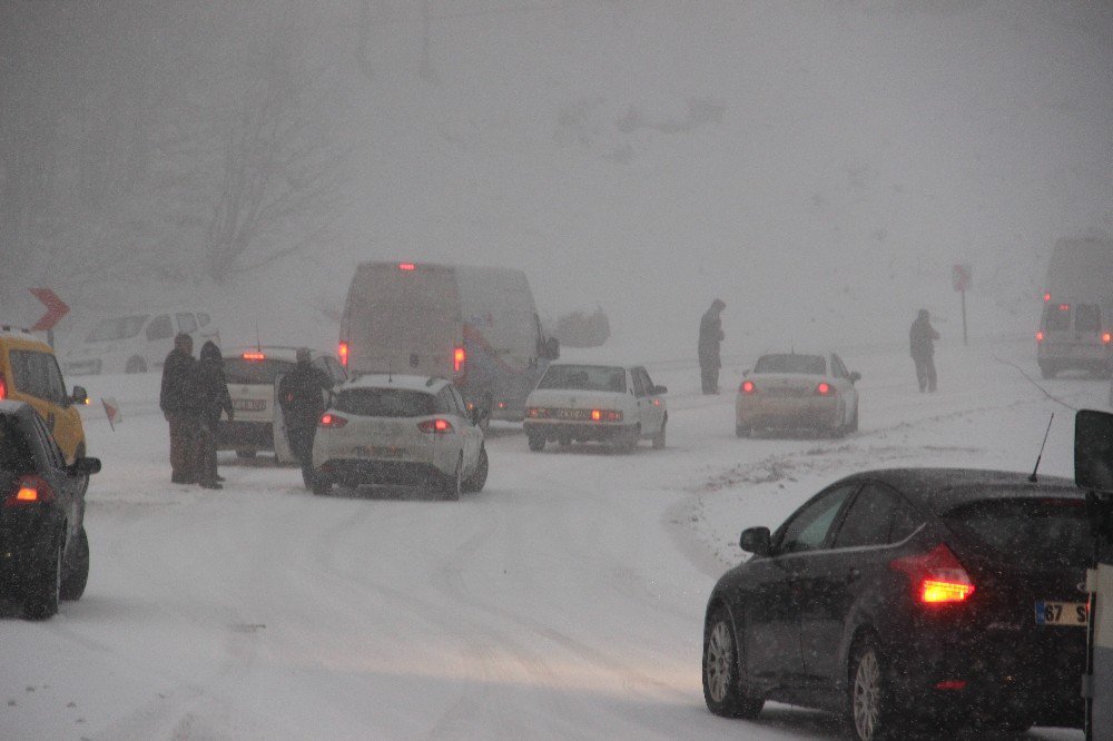 Zonguldak’ta Kar Yağışı Ulaşımı Aksattı