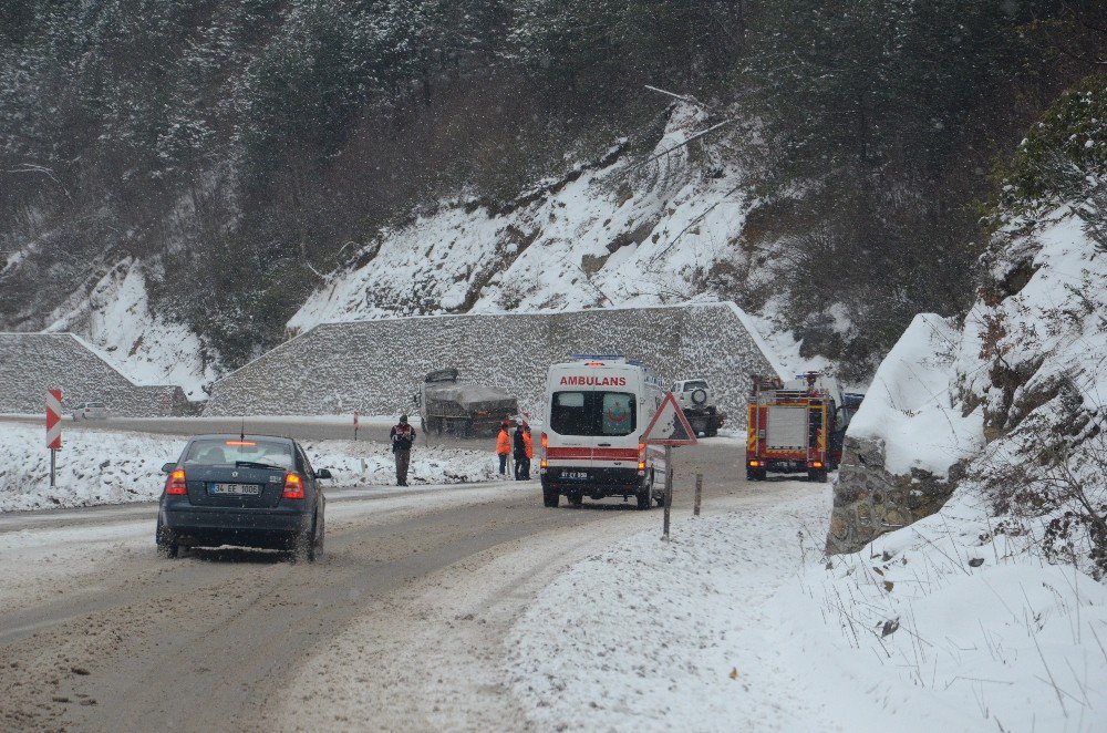 15 Metreden Dereye Uçtular: 4 Yaralı