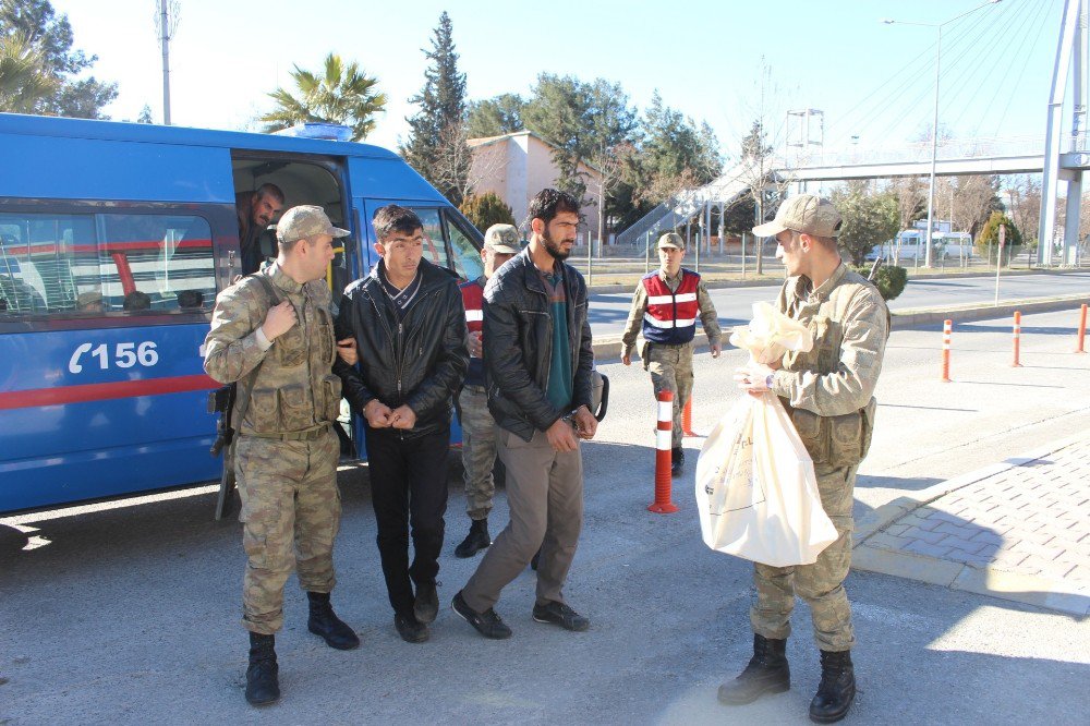 Deaş Ve El Nusra Propagandası Yapan 3 Şahıs Adliyeye Sevk Edildi