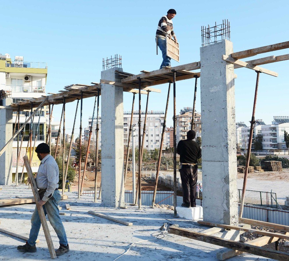 Antalya Büyükşehir Kızıltoprak Sağlık Merkezini Yapıyor