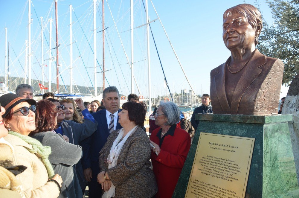 Bodrum’da Türkan Saylan Büstü Açıldı