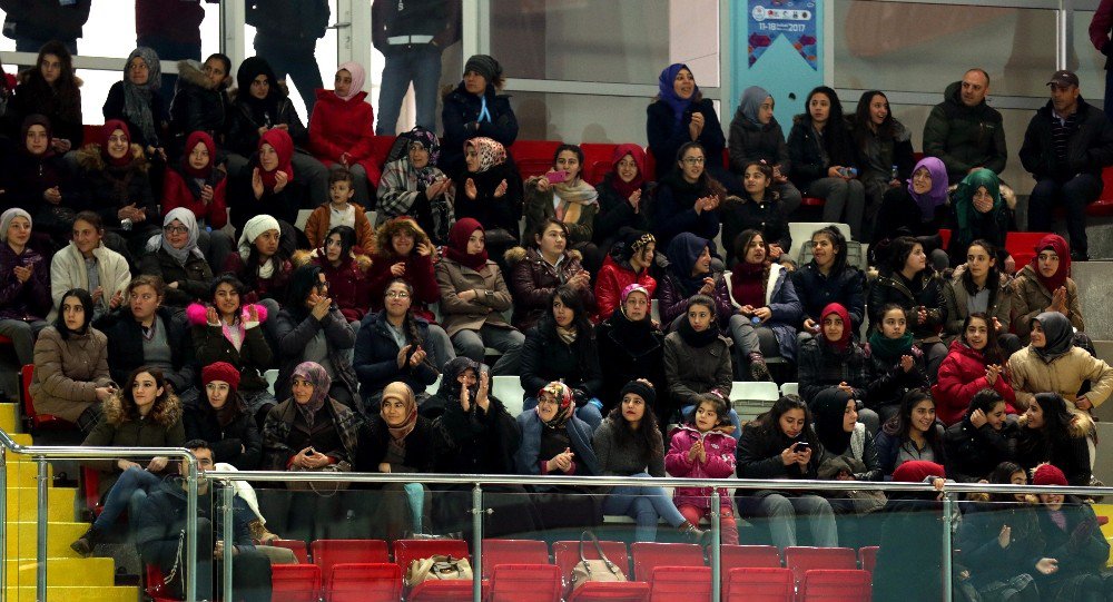 Curling Kızlarda Türkiye Grup Lideri