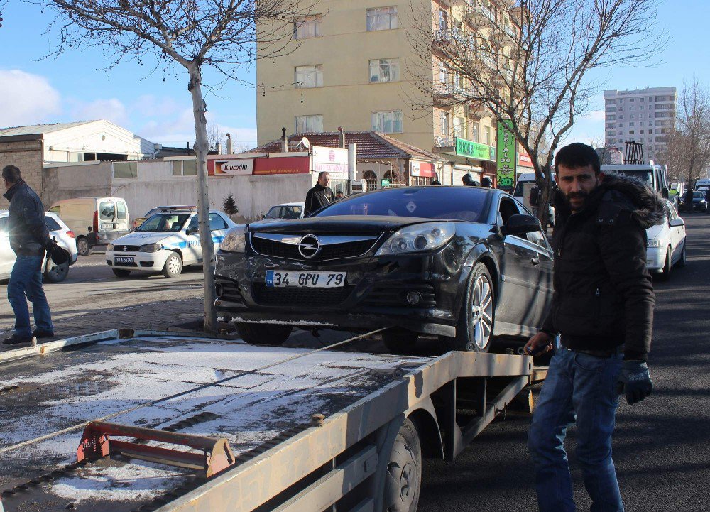 11 Araç Birbirine Girdi, Yardıma 11 Yaşındaki Suriyeli Nurettin Koştu