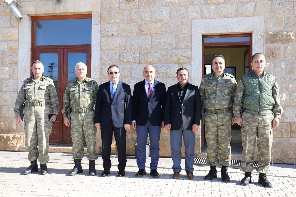 Ev Kadınlarının Yaptığı Atkı Ve Bereler Askerlere Teslim Edildi