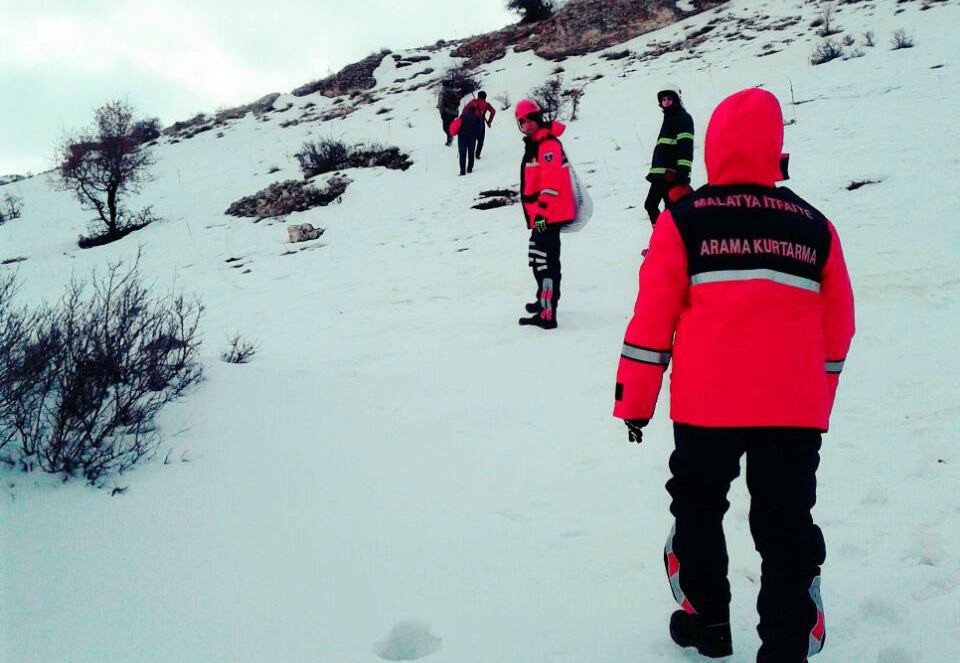 Kayalıklarda Mahsur Kalan Keçi Kurtarıldı